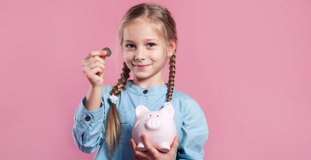 menina mostrando um pouco sobre o ensinamento de educação infantil