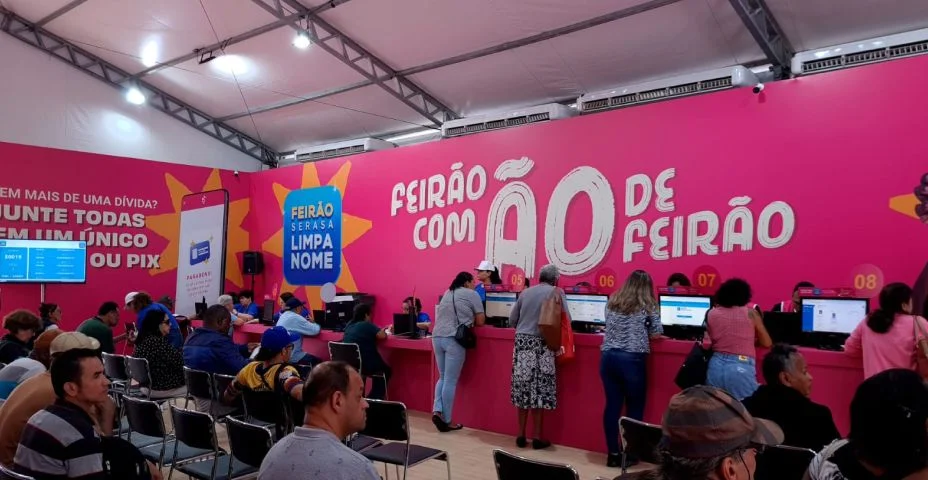 foto de dentro a tenda do feirão serasa limpa nome