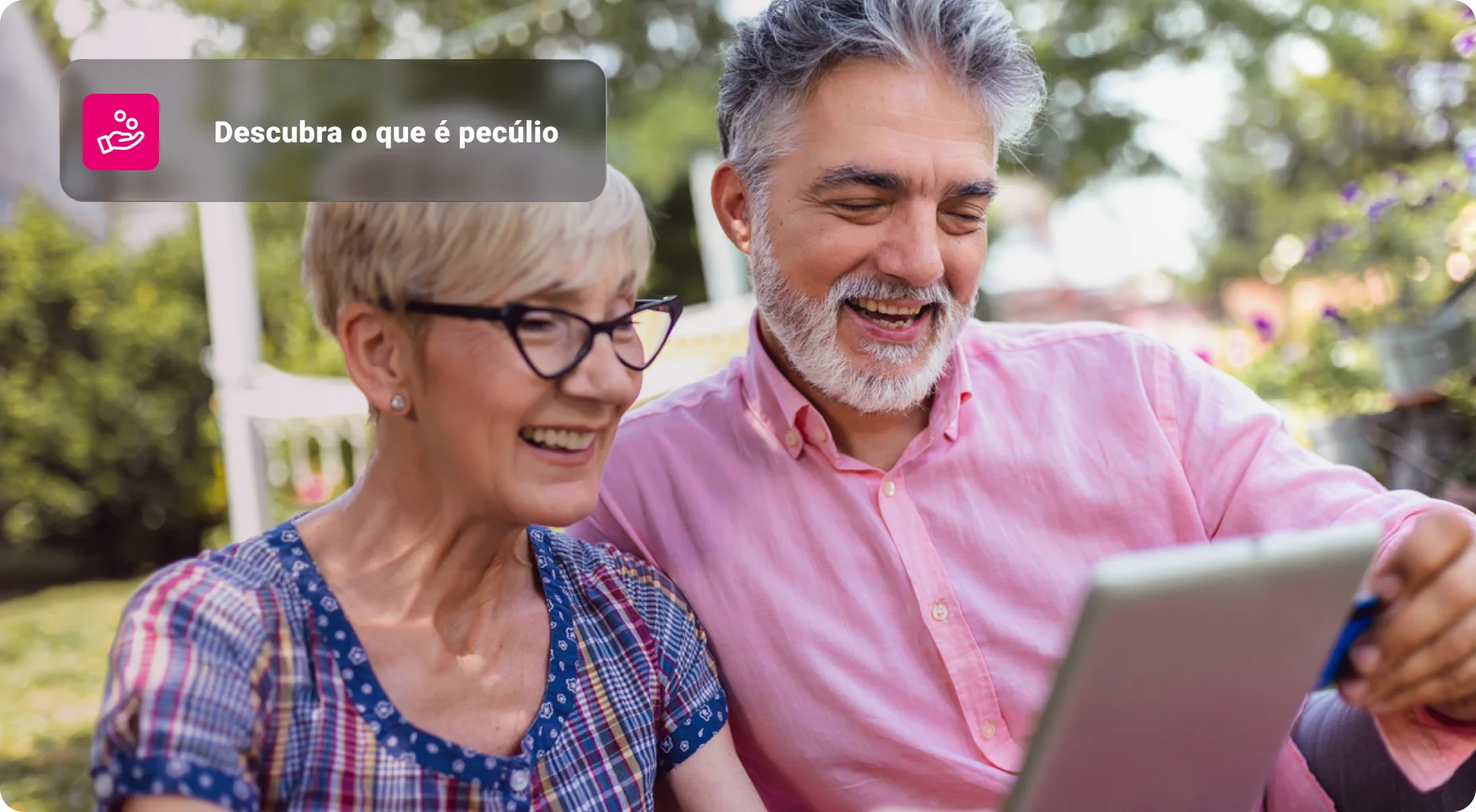 Idoso recebendo ajuda para ilustrar o artigo sobre o auxílio do pecúlio