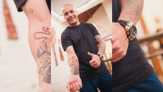 homem com tatuagem no antebraço