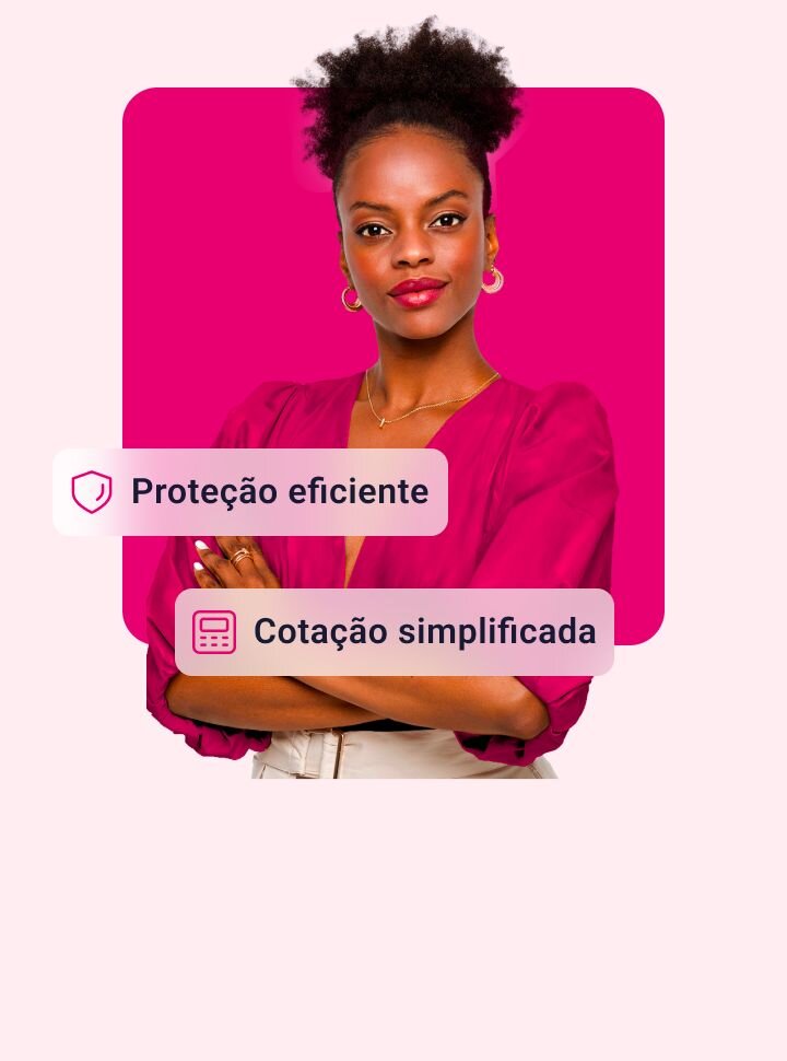 Moça de braços cruzados.