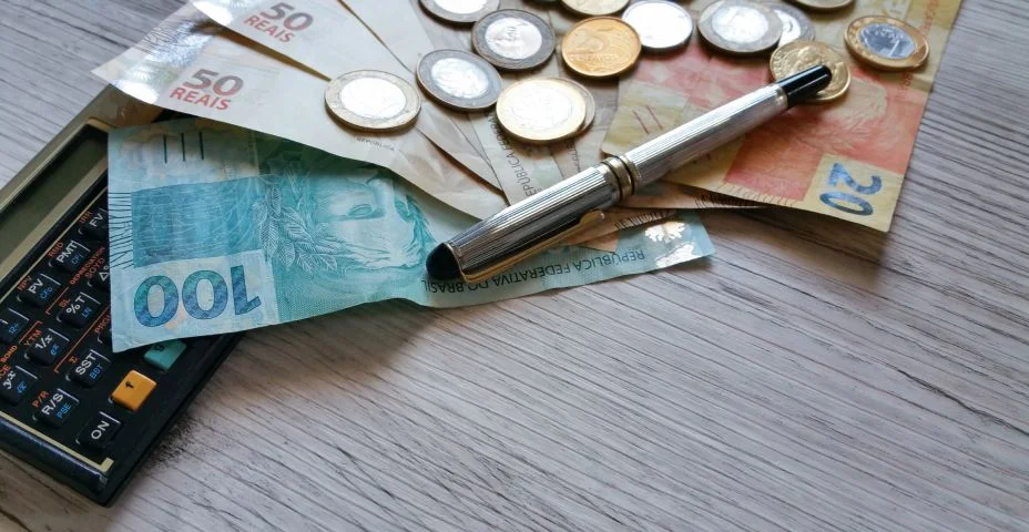 Dinheiro do Brasil. Notas de Real, moeda brasileira.
