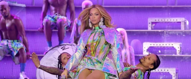 Beyoncé no palco de sua nova Word Tour renaissance