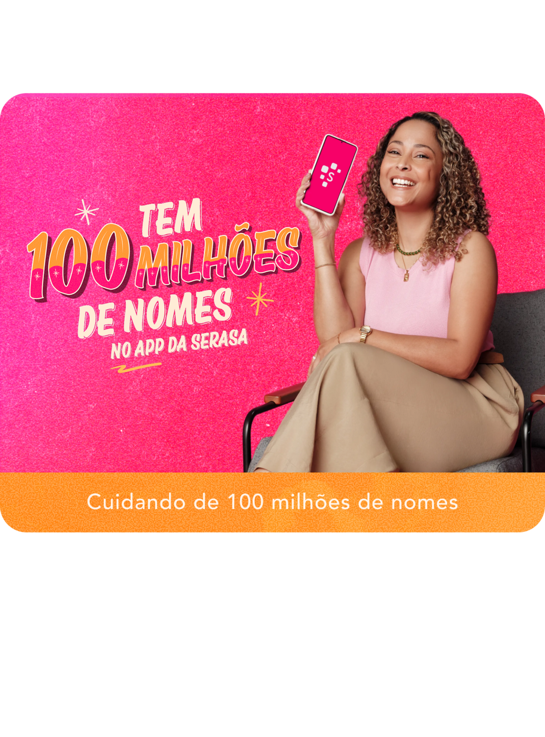 Pessoa segurando celular com app da Serasa aberto. Alerta 24 horas. Monitore seus dados.