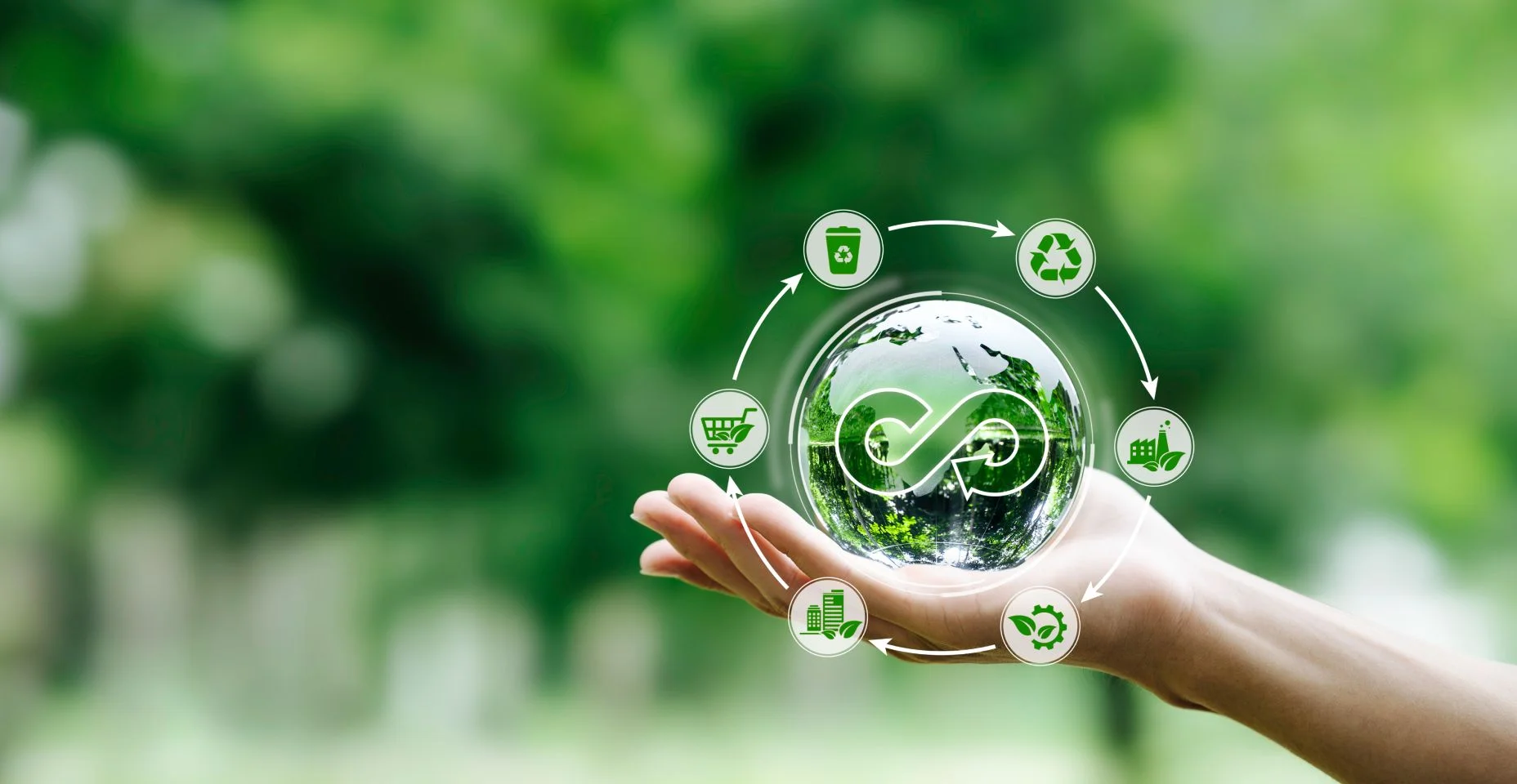Globo de cristal portátil com ícone de economia circular para crédito de carbono e redução de emissões de CO2. materiais e produtos para reutilização e recursos materiais renováveis, reutilização, renováveis e reparação,
