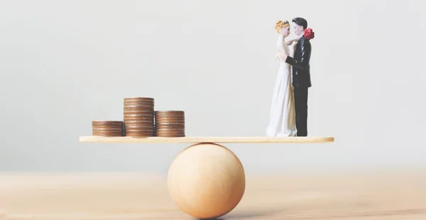 Economize dinheiro para o casamento. Prepare-se para as despesas do casamento.