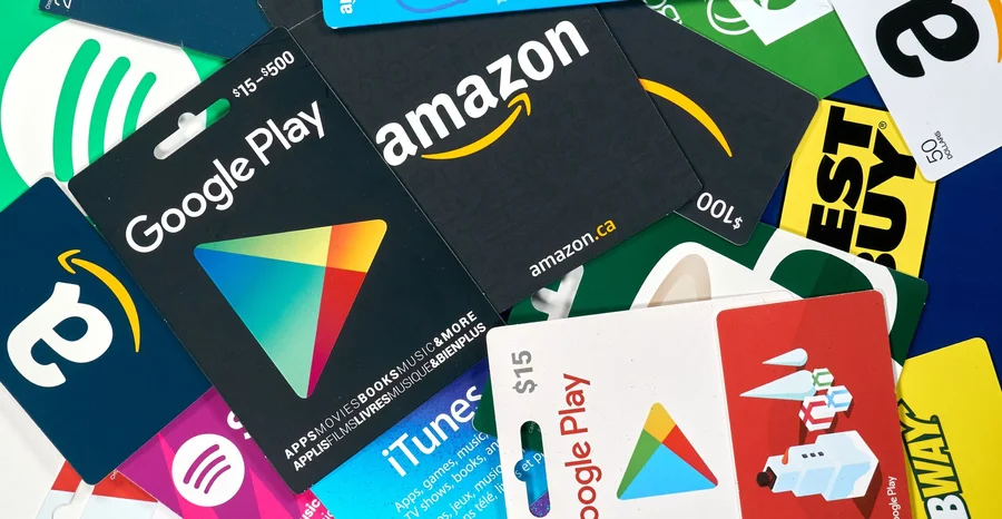 Diferentes cartões-presente de muitas marcas, como Amazon, Netflix, Xbox, Google Play, Best Buy, Spotify