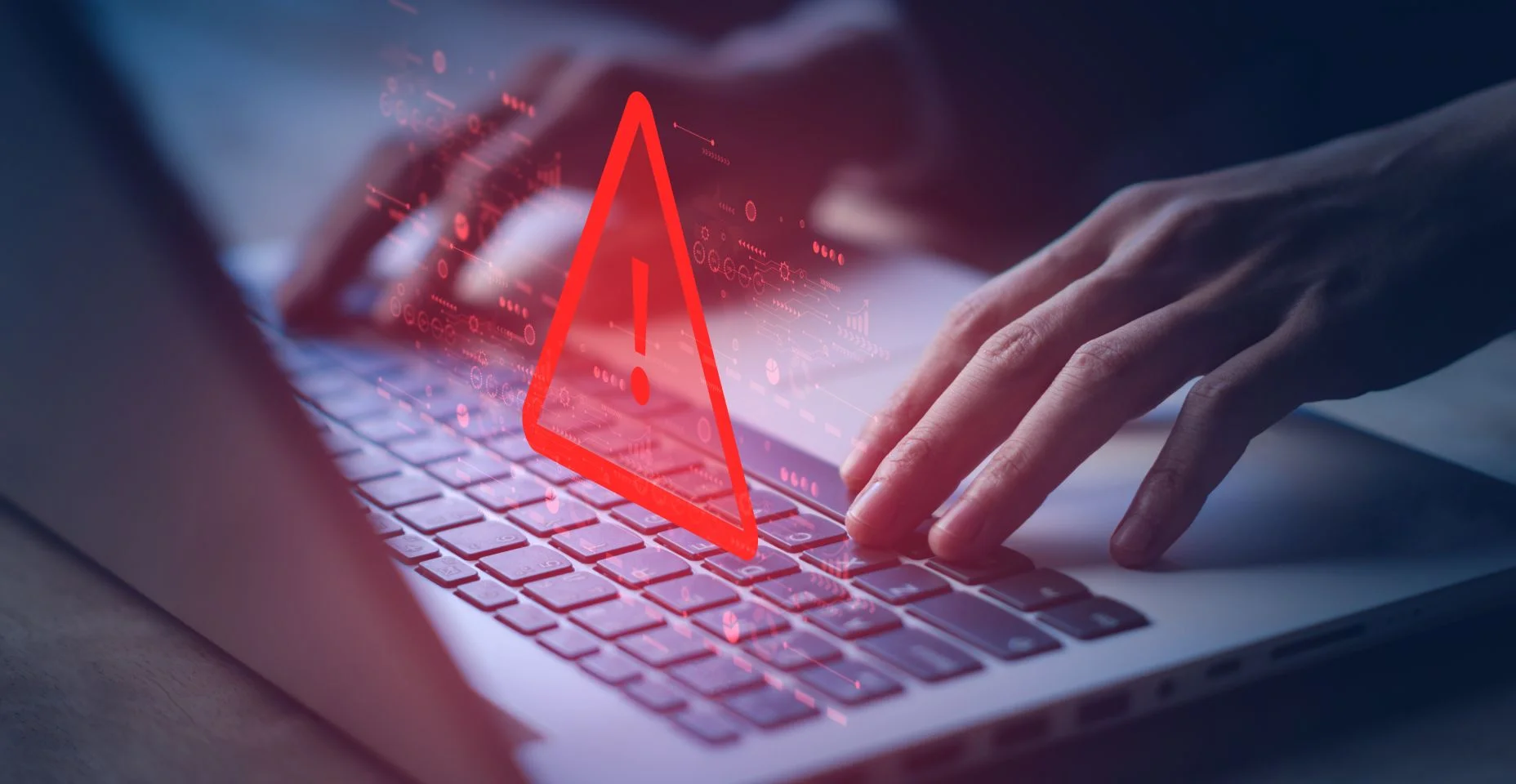 Sistema de alerta de hackeado no notebook (Laptop). Ataque cibernético em rede de computadores, vírus, spyware, malware ou software malicioso. Cibersegurança e cibercrime. Internet de informações comprometidas