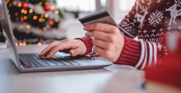 Mulheres, compras on-line durante o Natal