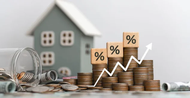 Conceitos de imposto imobiliário, planejamento de investimento, taxas de juros imobiliários. Preço de compra da casa, taxas, hipoteca, juros, aluguel, dinheiro, empréstimos e seguro residencial.