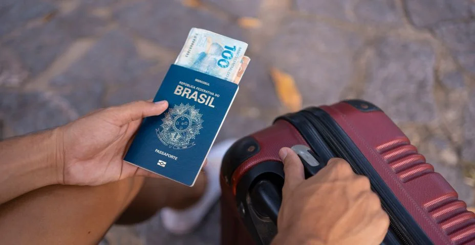 passaporte e passagens aéreas