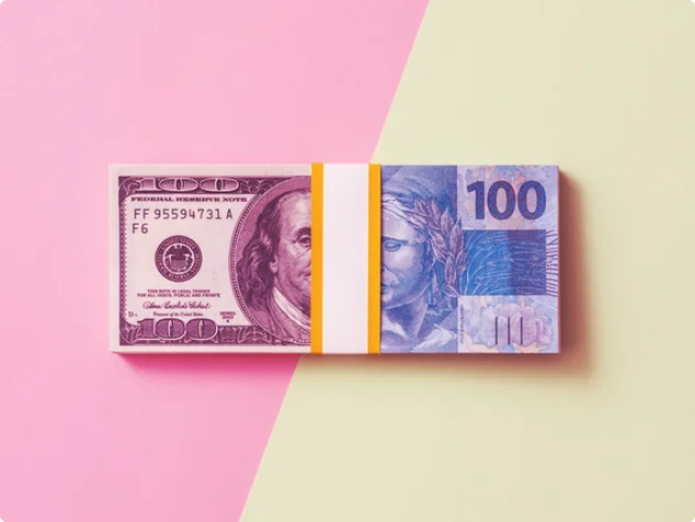 Foto de um dolar se transformando em real para ilustrar conversão de moedas