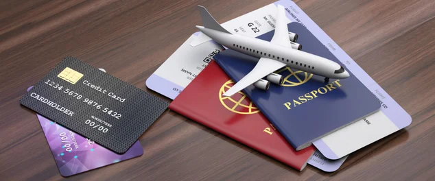 Cartões de crédito e passaportes em fundo de madeira. Pagamento eletrônico para férias e conceito de viagem. Ilustração 3d