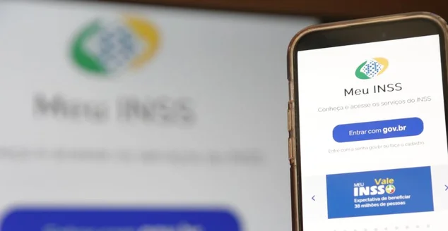 Aplicativo inicial do Meu Inss do governo na tela de um celular pronto para consultar beneficios do cidadão.
