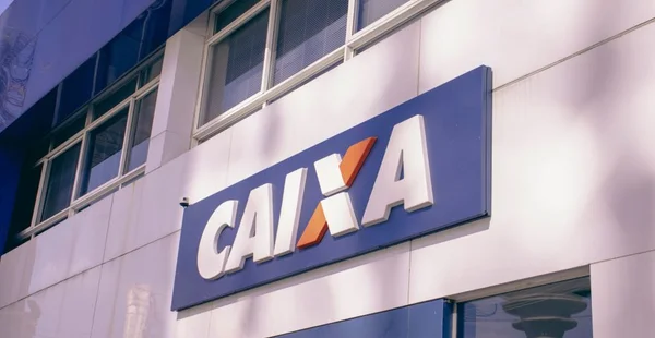 Fachada de uma agência bancária da caixa,