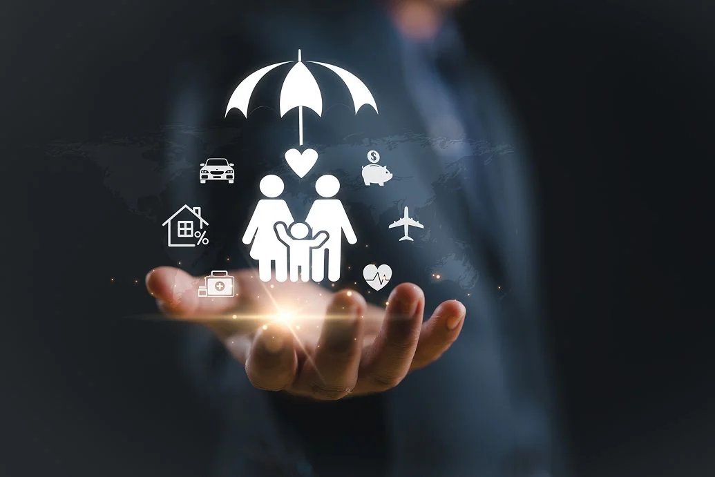 Os clientes de empresas de seguros contratam o conceito de seguro completo. Seguro, proteção, carro, imóveis e propriedades, viagem, finanças, saúde, família, vida, acidentes e seguros de logística.
