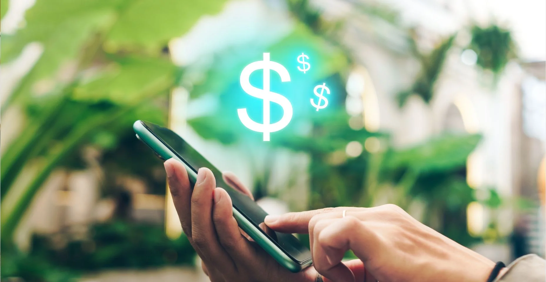 Mulher usa gadget smartphone móvel ganhar dinheiro online com ícone de dólar aparecer. Tecnologia de fintech de negócios no conceito de smartphone.