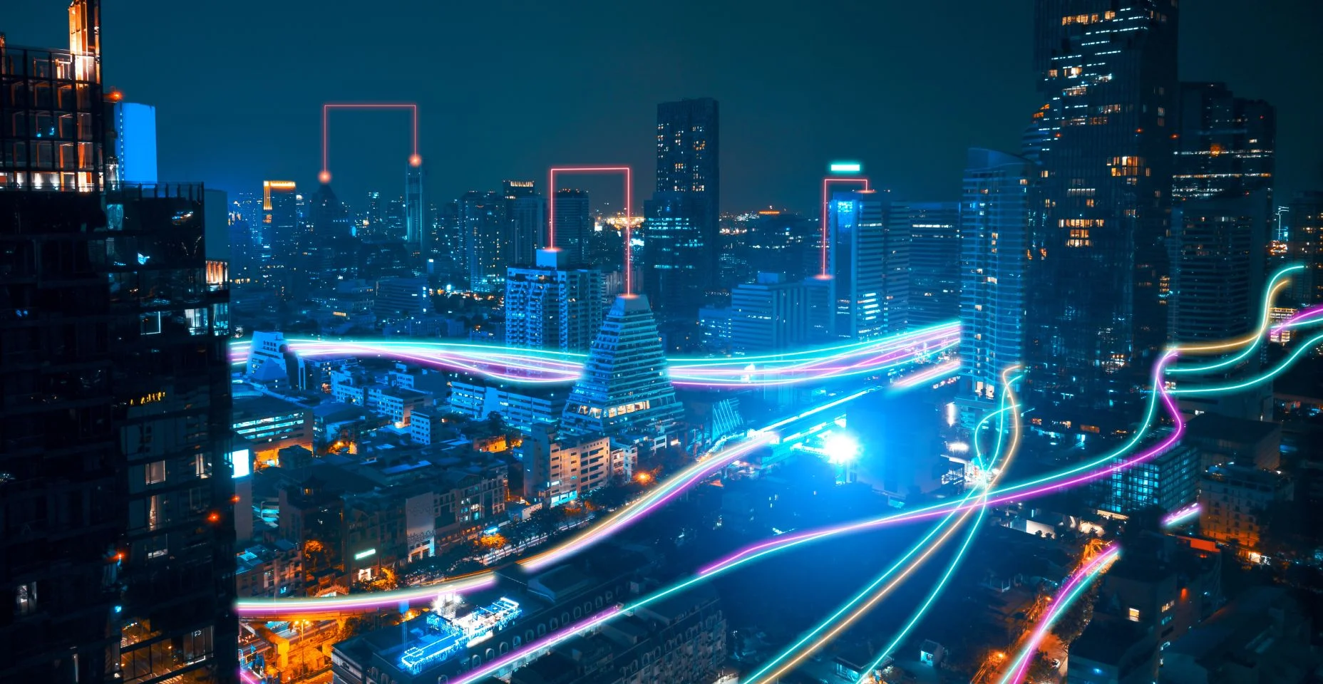 Cidade inteligente com linha de velocidade brilhante trilha leve ao redor da cidade. conceito de tecnologia de conexão de big data.