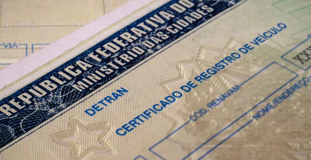 Nesta foto ilustração o Certificado de Registro do veículo (CRV). É o documento emitido anualmente para indicar que o carro está apto a circular pelo Brasil.