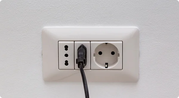 Tomada modular composta por três tomada