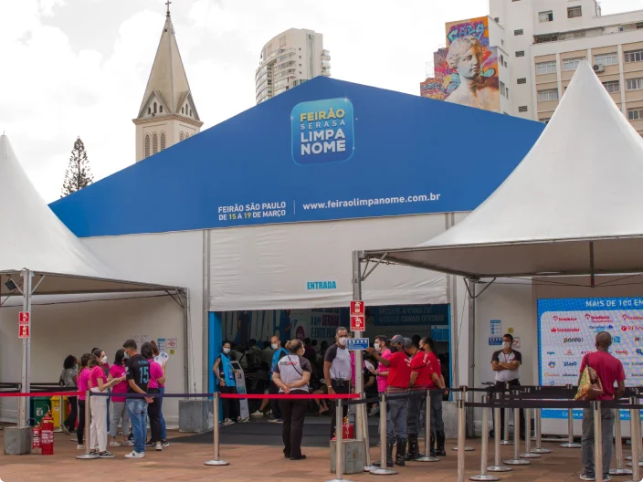 Tenda do feirão Serasa Limpa Nome