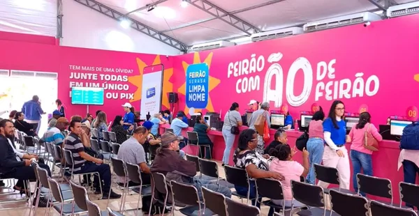 foto de dentro da tenda do Feirão Serasa Limpa Nome