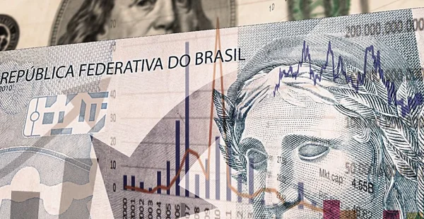 Cédulas monetárias do Brasil, Real Brasileiro. Cento, cinquenta, vinte, dez, cinco e dois reais notas. Enfileirado. Conceito de economia.