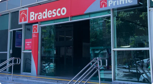 Equipe de profissionais discute a construção de moradias suburbanas