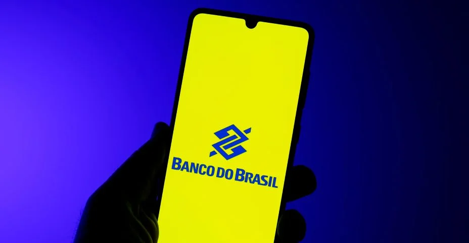 imagem ilustrativa do Banco do Brasil na tela do celular