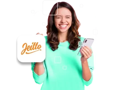 Mulher feliz segurando celular ao lado tem o logo do parceiro Jeitto empréstimo