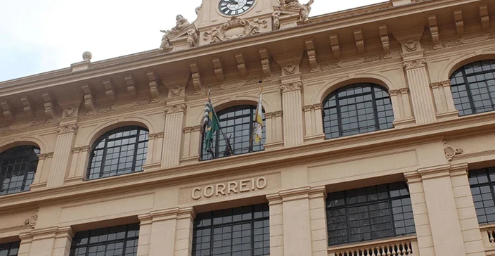 Imagem da frente do palácio dos Correios