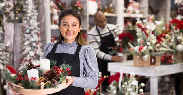 Floricultura faz composições natalinas