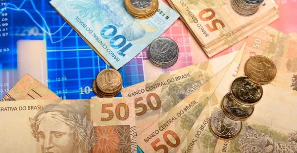 Moeda Real Brasileira e Gráfico Financeiro