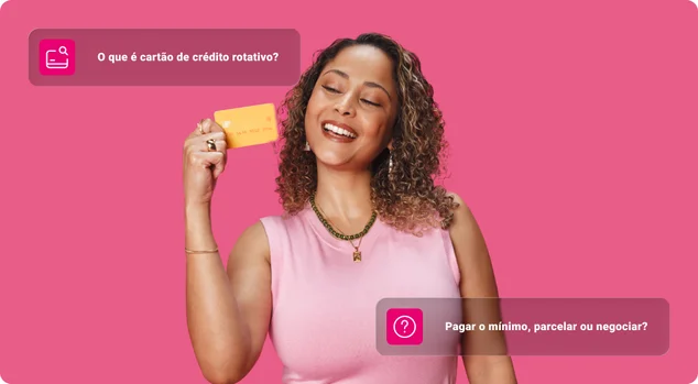 Mulher jovem segurando cartão em um fundo rosa