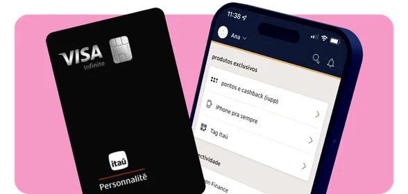 um celular com a conta do Itaú ao lado de um cartão de crédito visa personnalité