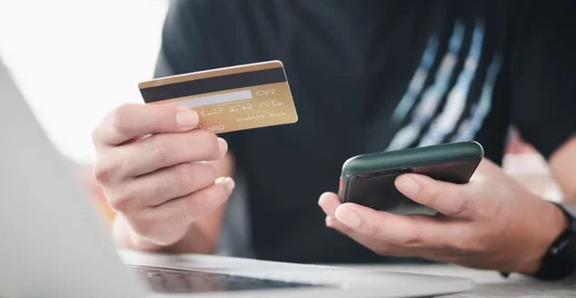 cartão de crédito e celular