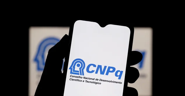 Logotipo do Conselho Nacional de Desenvolvimento Científico e Tecnológico na tela do smartphone