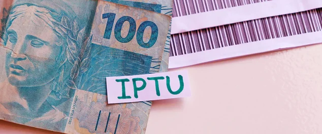 notas de 100 reais e boleto de IPTU