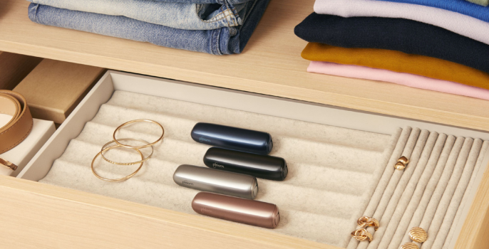 Ploom AURA devices in Jet Black, Rose Gold, Navy Blue and Lunar Silver 