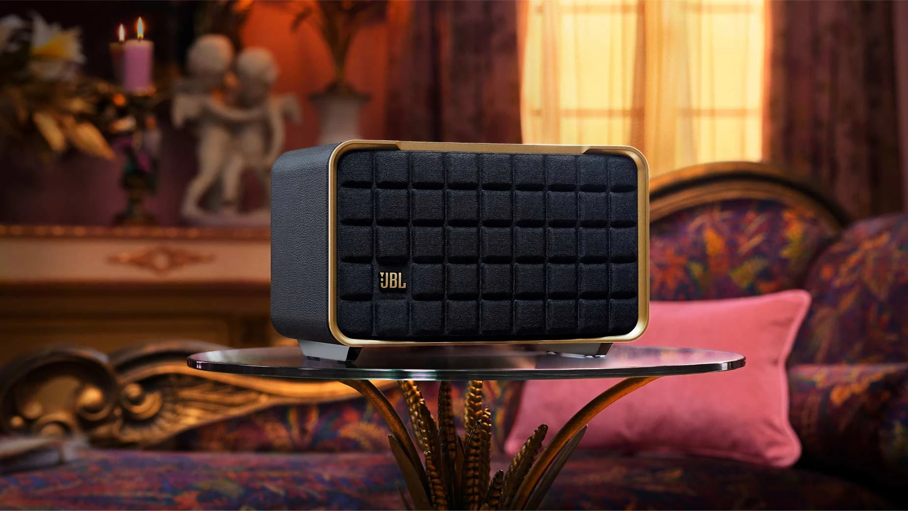 JBL Authentics 200 Smart Speaker auf Glastisch