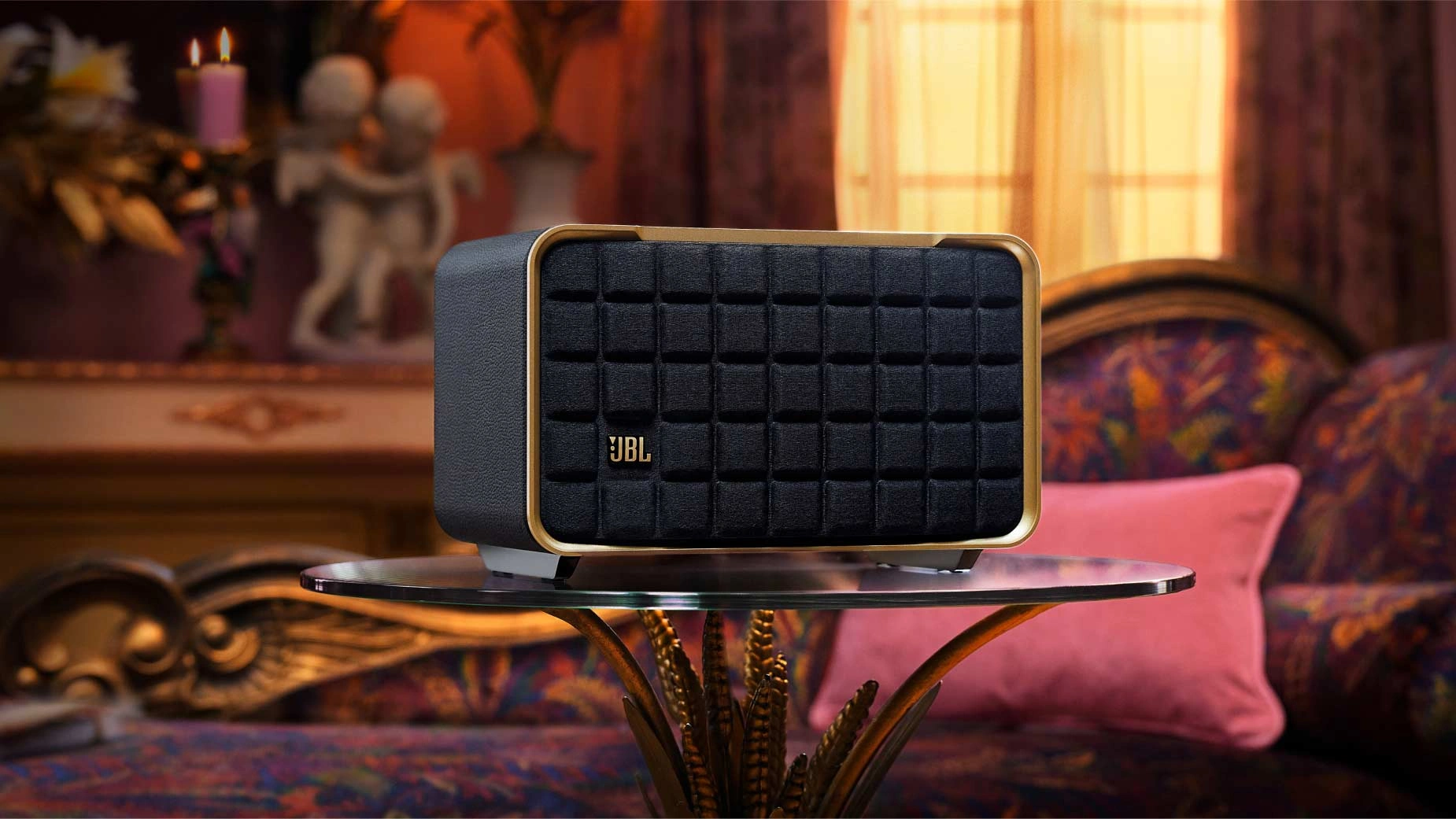JBL Authentics 200 Smart Speaker auf Glastisch