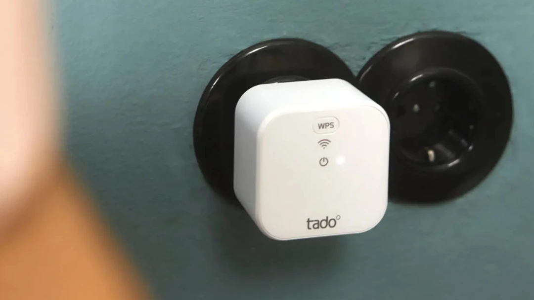 tado° X Bridge steckt in Steckdose