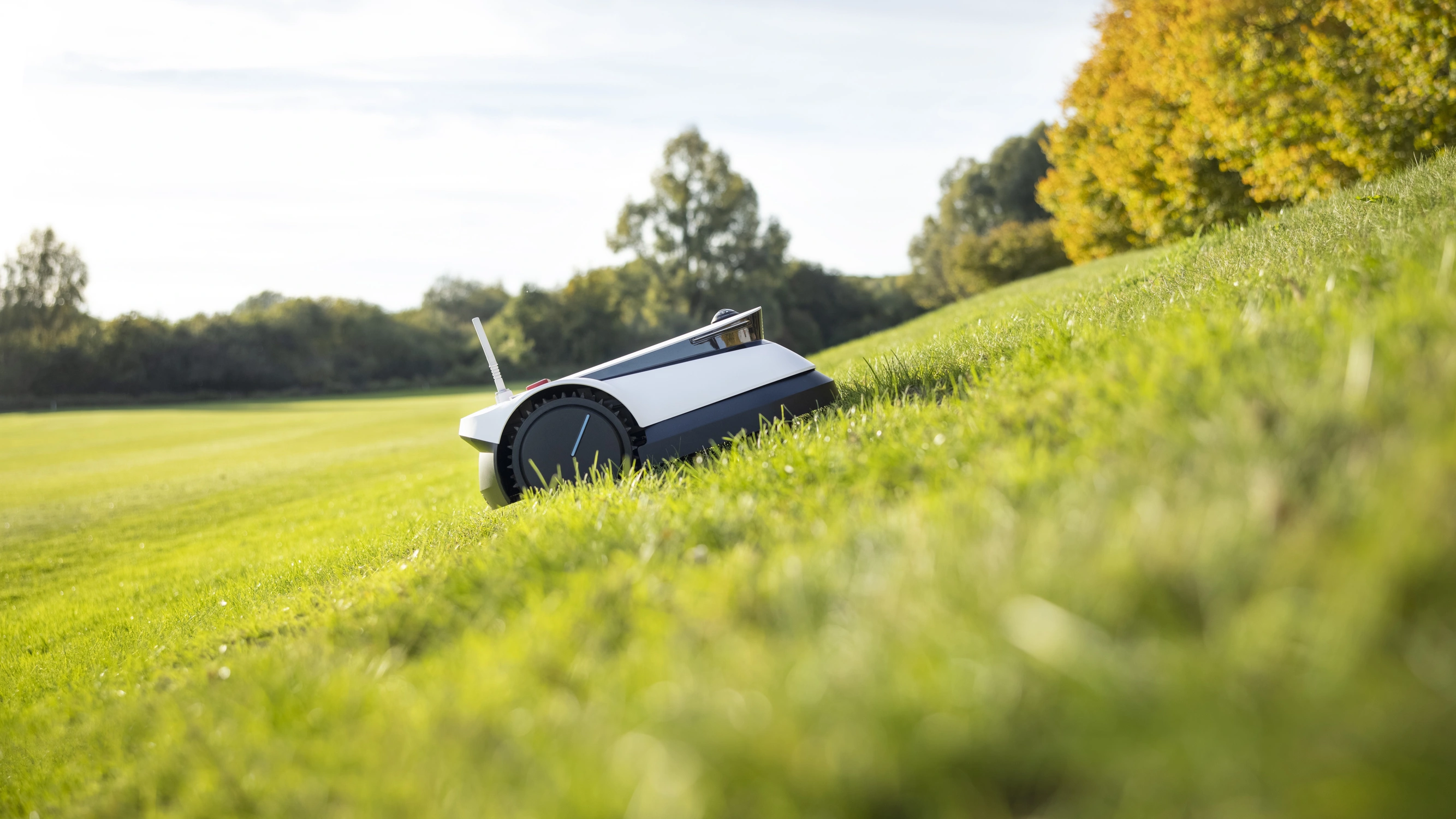 Ecovacs GOAT G1 smarter Mähroboter auf Steigung