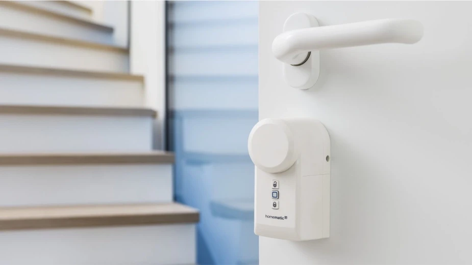 Homematic IP Türschlossantrieb an Wohnungstür