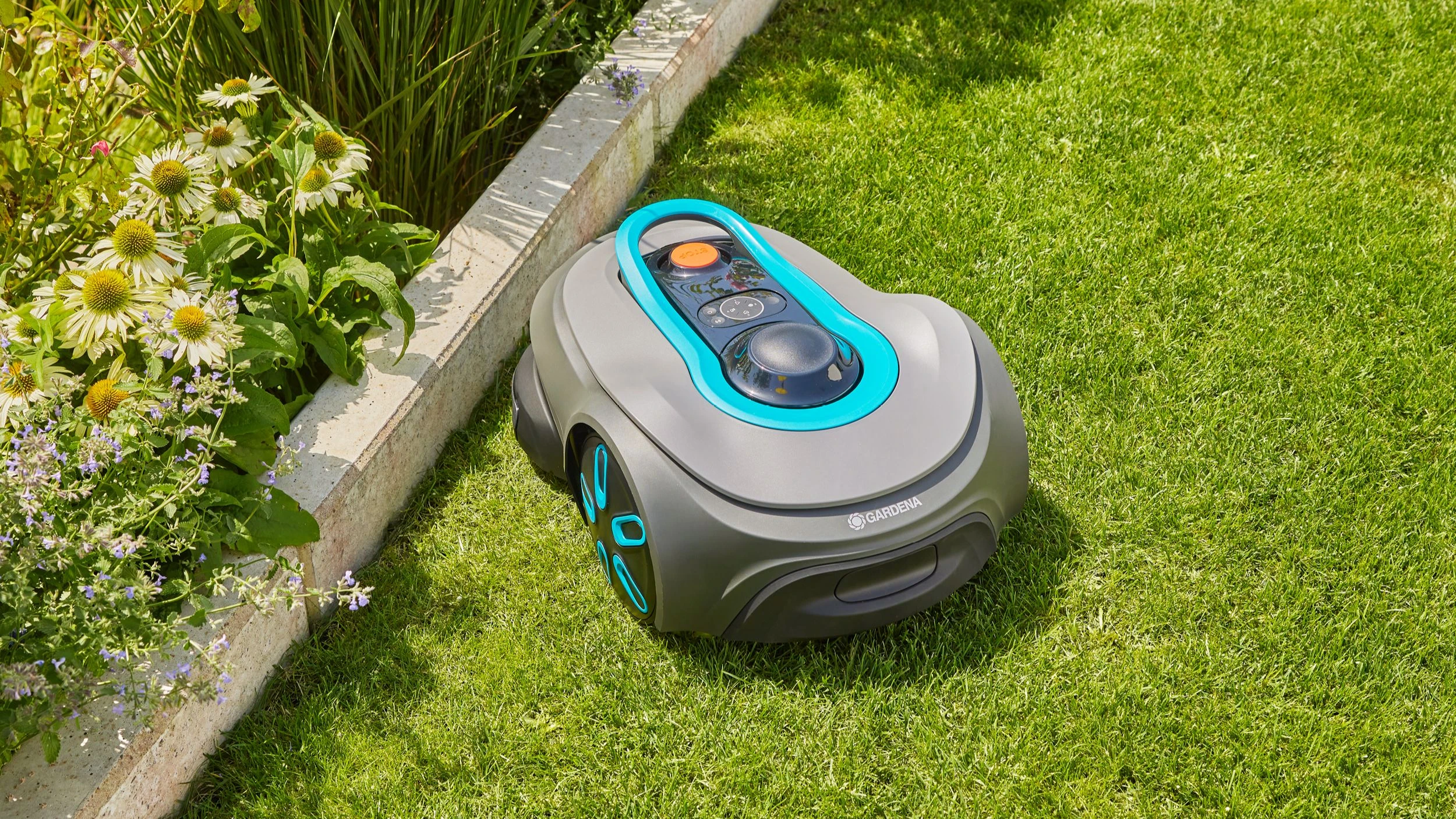 GARDENA SILENO smarter Mähroboter im Garten
