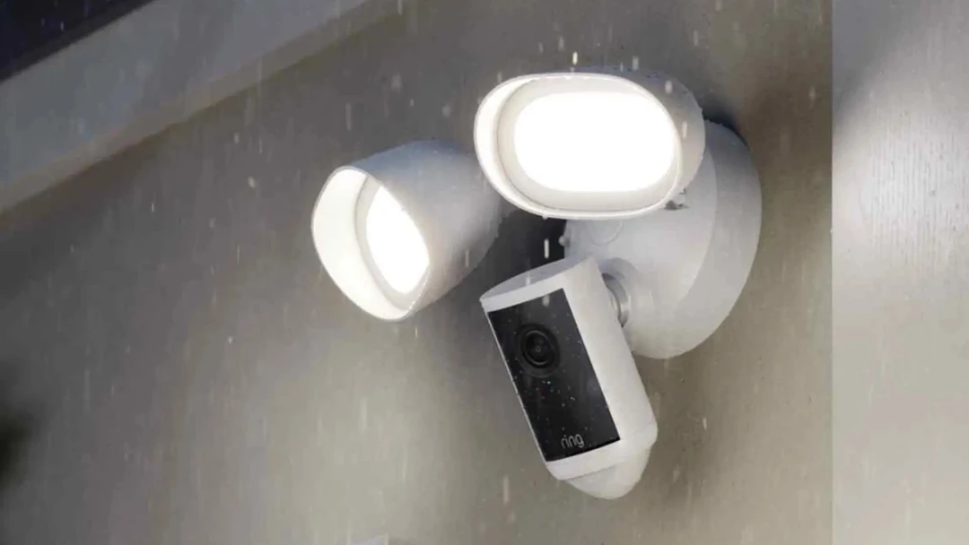 Ring Floodlight Cam Pro (2. Gen.) Flutlicht-Außenkamera