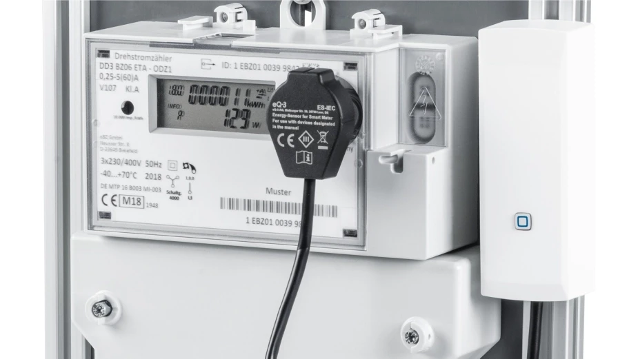 Homematic IP Schnittstelle für Strom- und Gaszähler am Drehstromzähler montiert