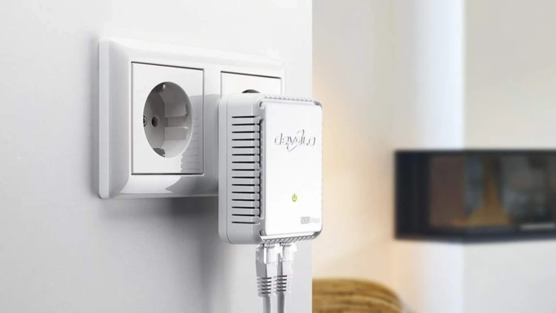 PowerLAN Adapter steckt in Steckdose