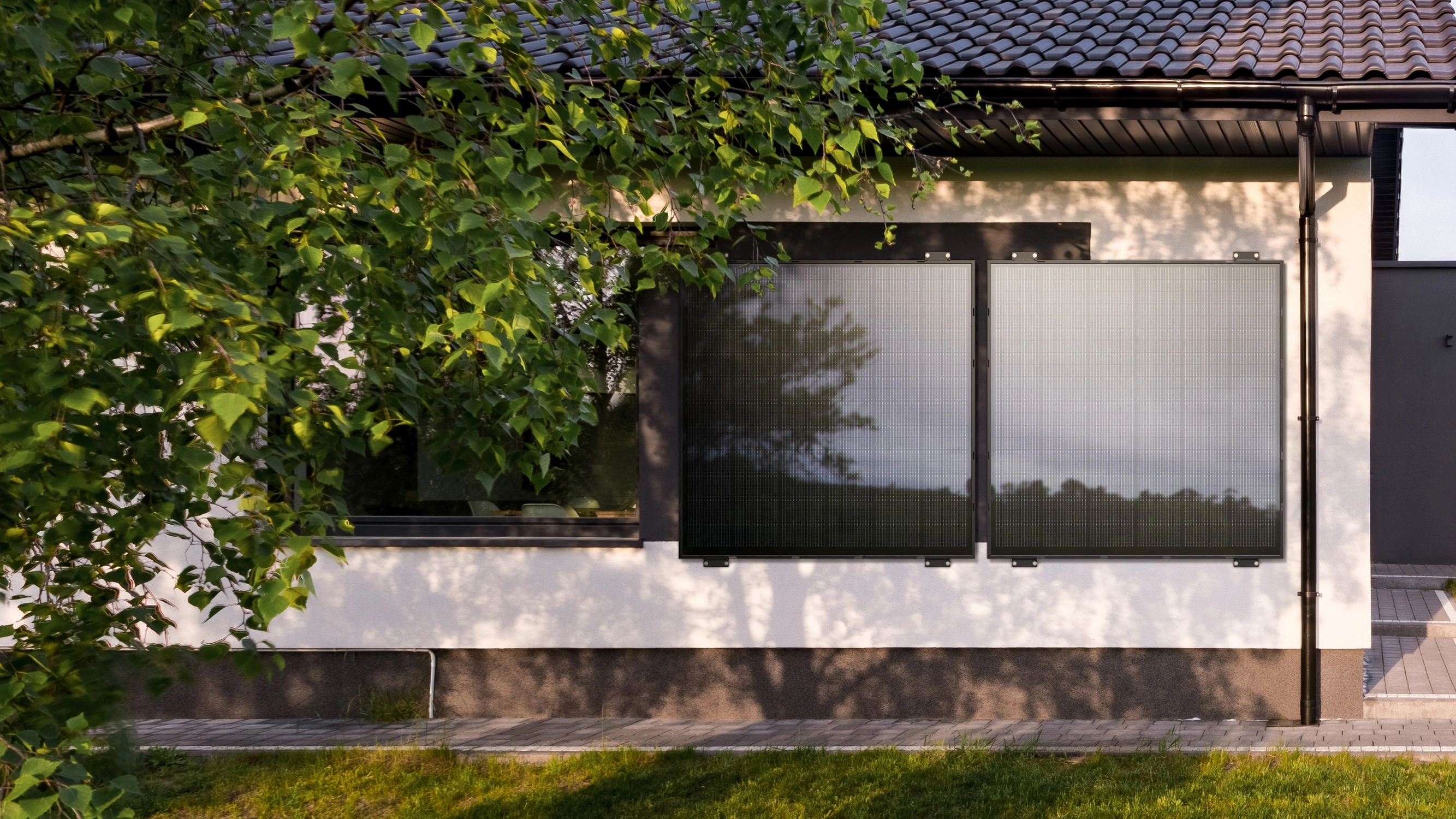 EcoFlow Balkonkraftwerk an Hauswand installiert