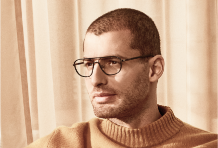 man wearingmultifocal glasses